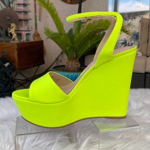 💚ALDO NEON GREEN OPEN TOE WEDGE 💚